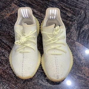 Light yellow Yeezy size 5 in men